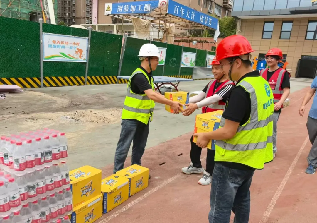 立秋暑未消 恒業(yè)送清涼