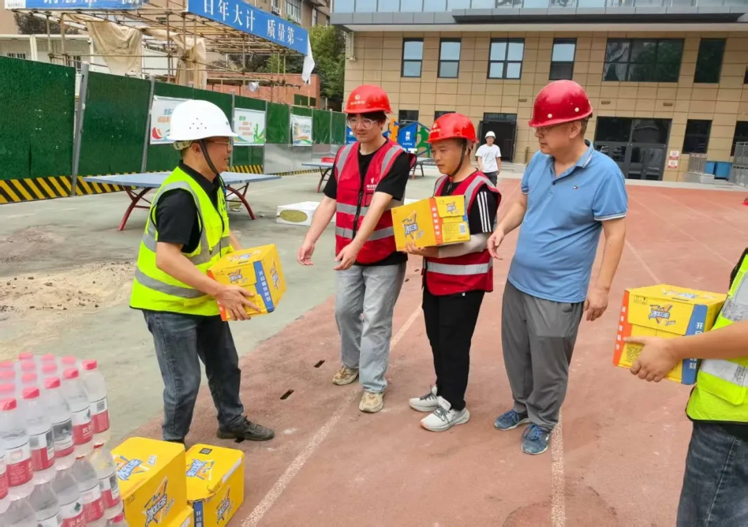 立秋暑未消 恒業(yè)送清涼